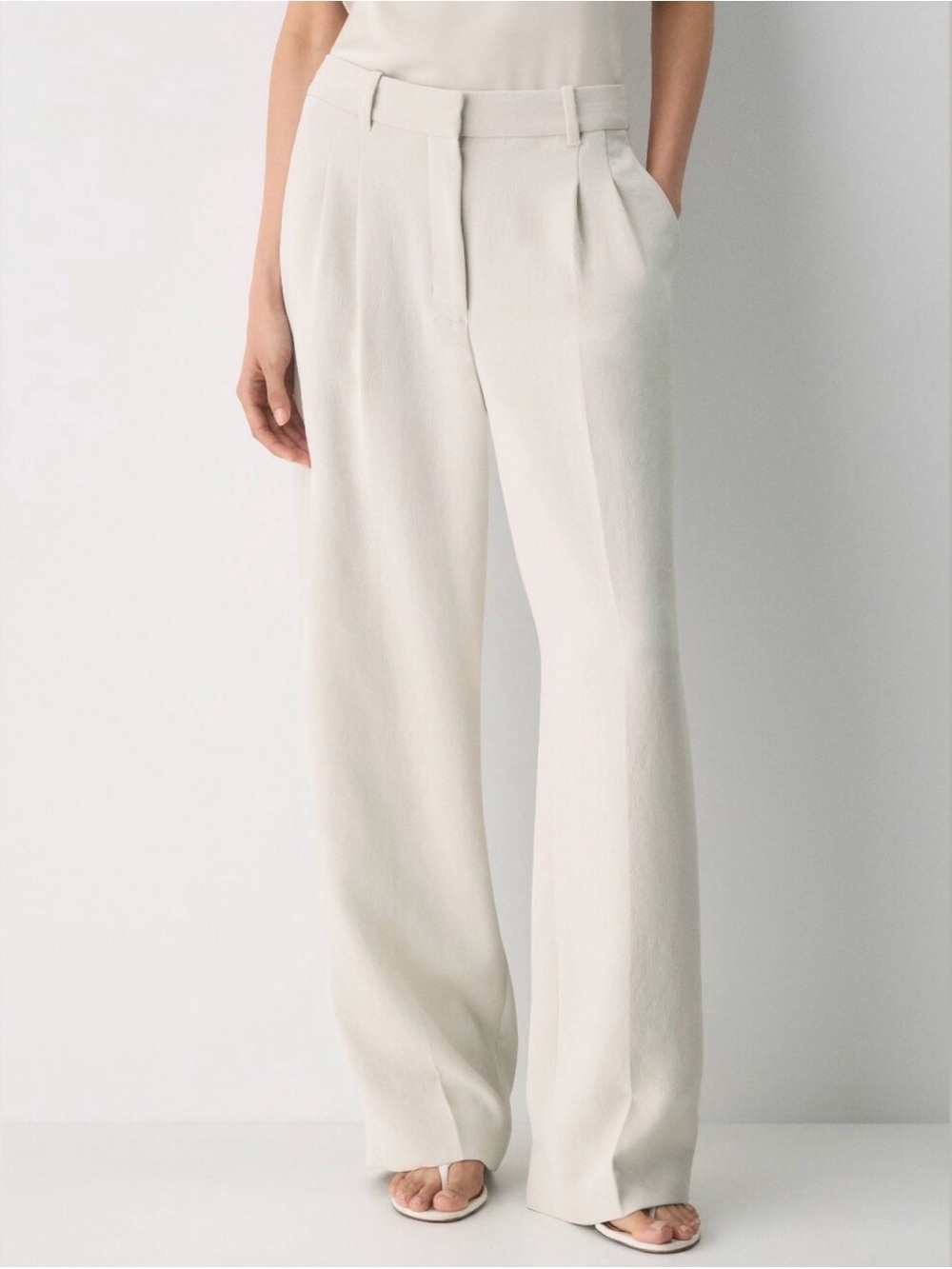 Aritzia Women’s The Effortless Pant™ - Crepette™ Light Birch Sz 0 Short